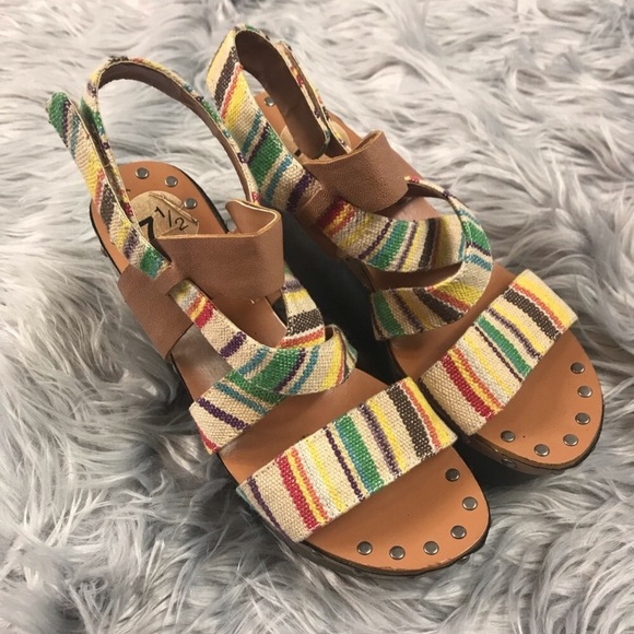 Striped Platform Sandals - Picture 1 of 7